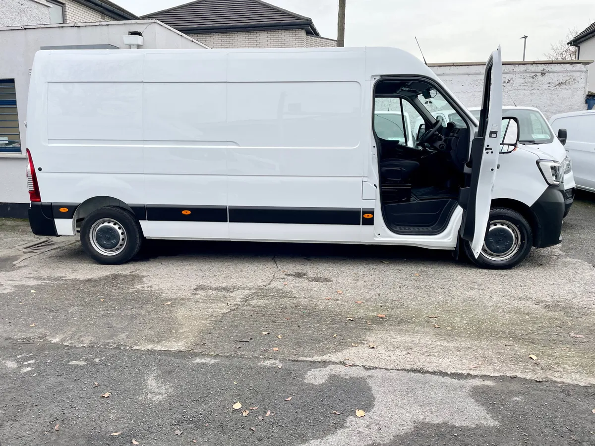 Renault Master LM35 Business 2.3 DCI 135BHP,2023 - Image 3