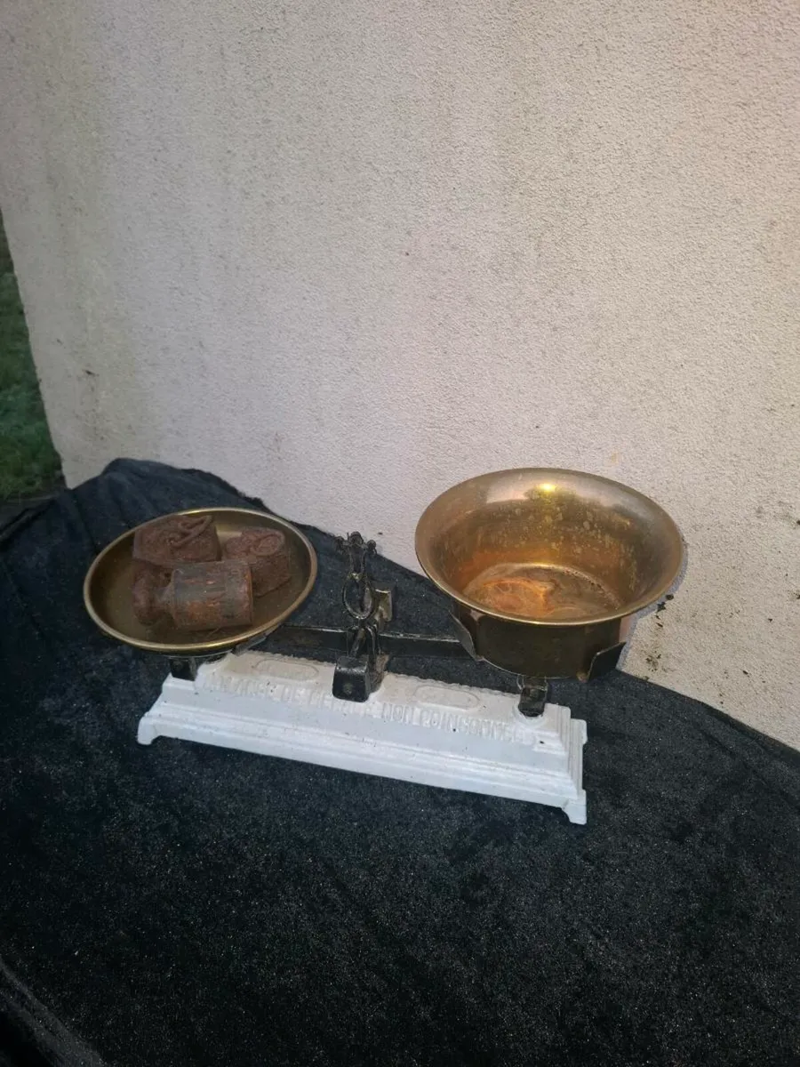 Antique scale - Image 1