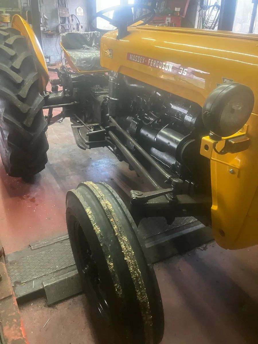 Vintage tractor - Image 1