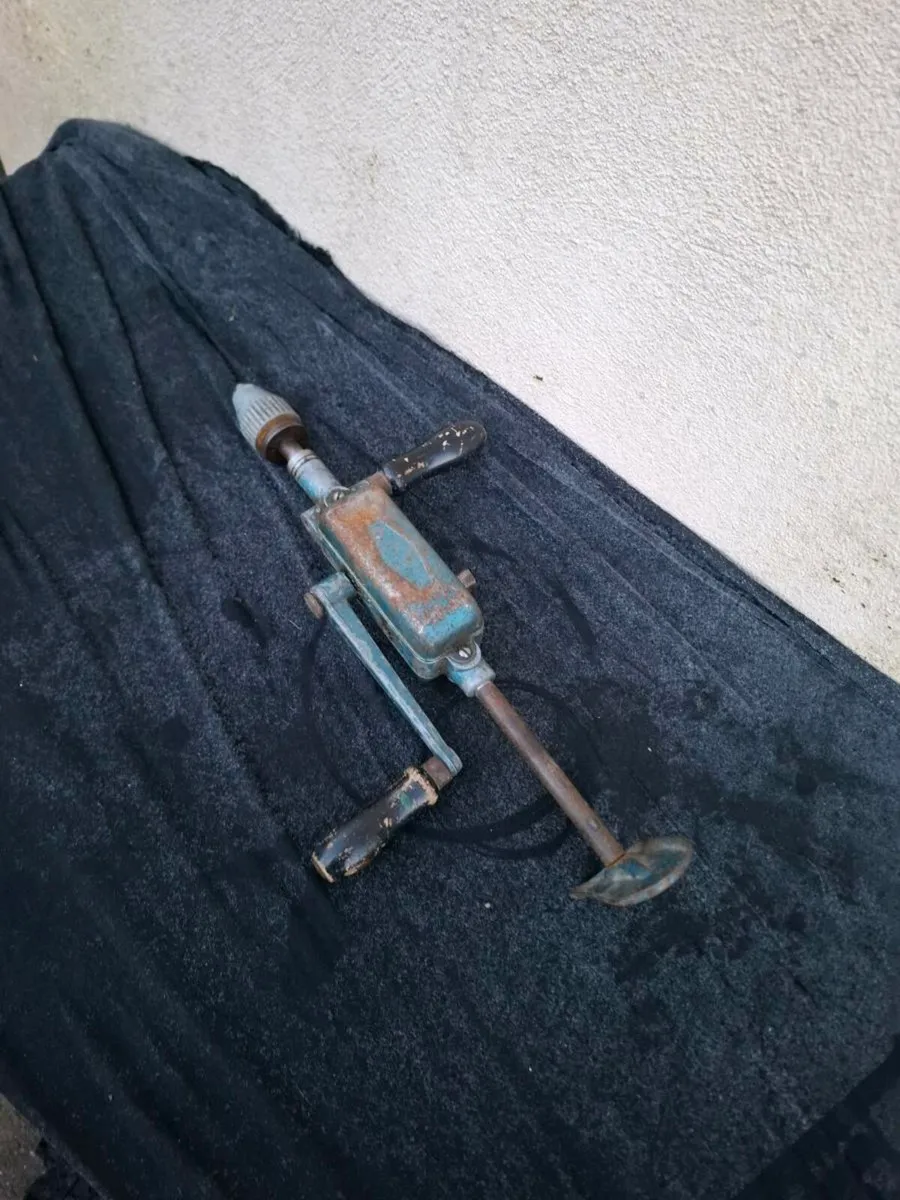 Vintage manual drill possible to post - Image 1
