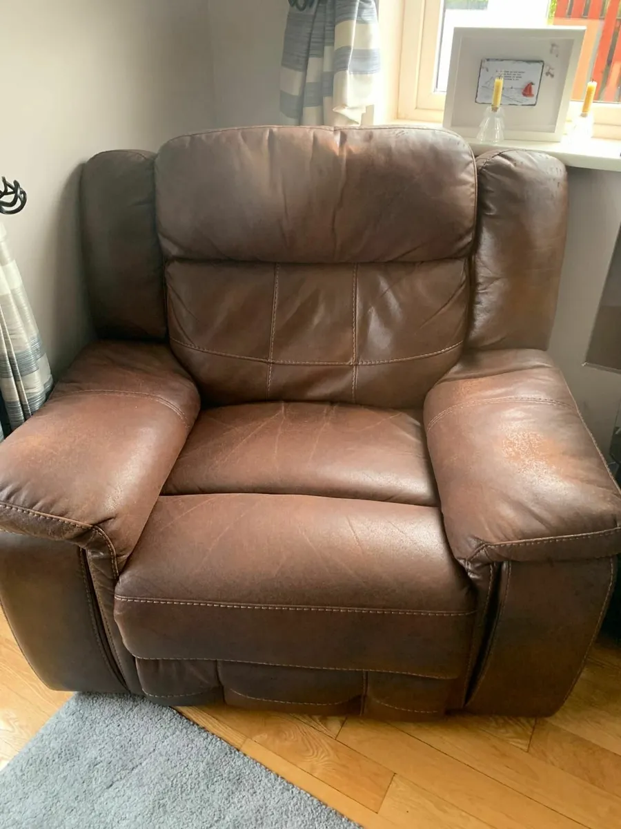 3 Piece Reclining Suite - Image 3