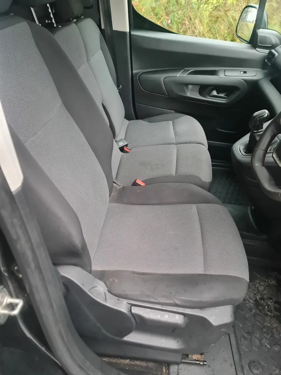 fabulous high spec lwb van cvrt 1/27  yr 2020 - Image 2