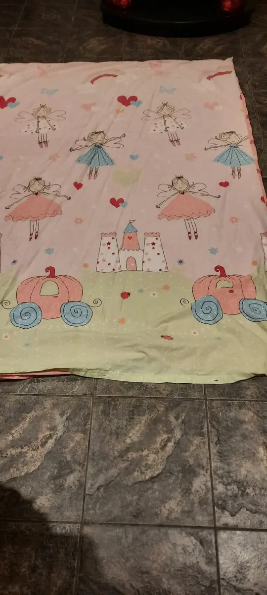 2 matching single duvet covers- Bought Anthony Rya - Image 2