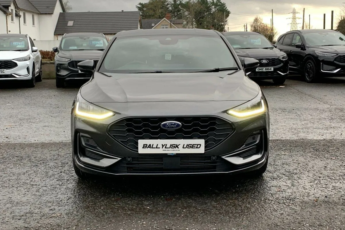 Ford Focus 1.0T 125PS ST-Line X in Magnetic with 1 - Image 4