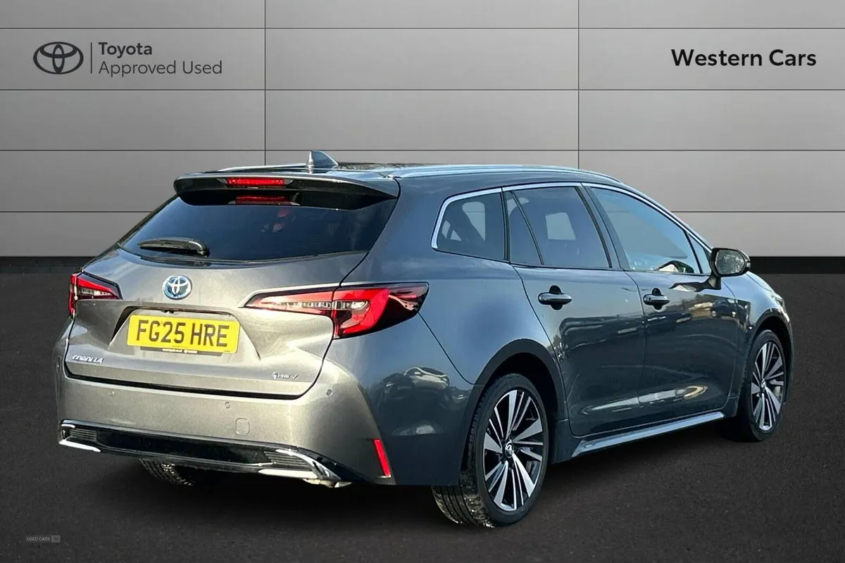 Toyota Corolla 1.8 VVT-h Design Touring Sports CVT - Image 2