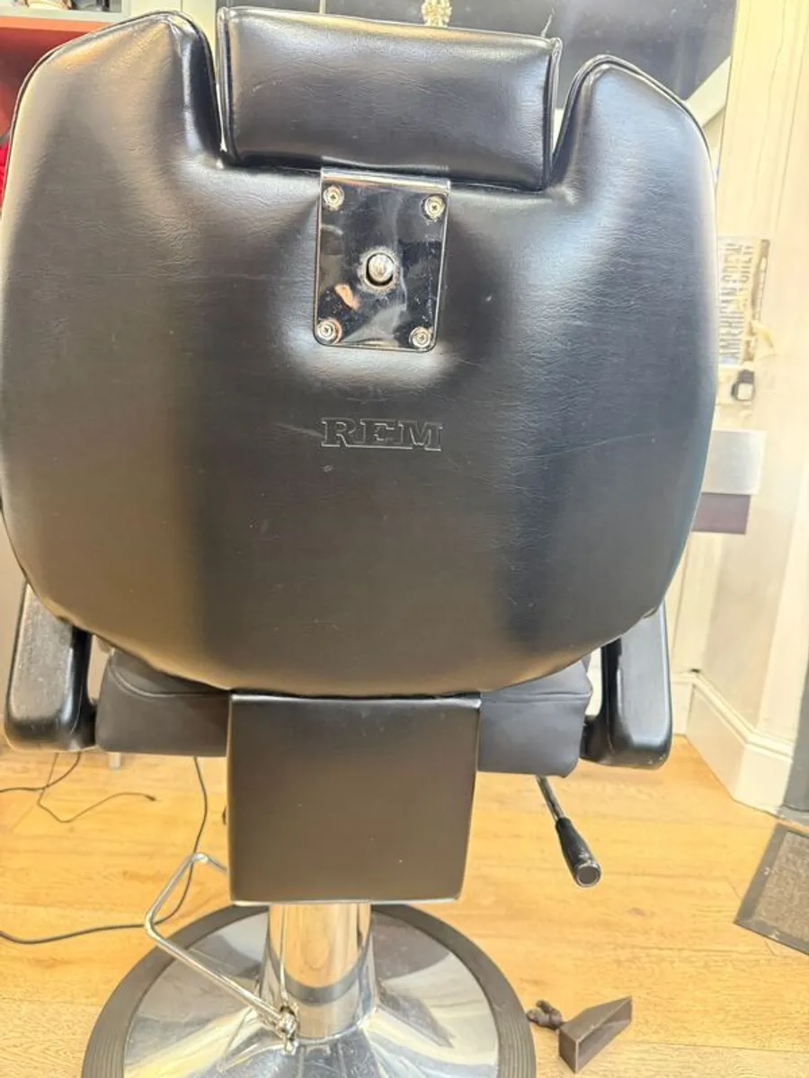 Barber chairs - Image 2