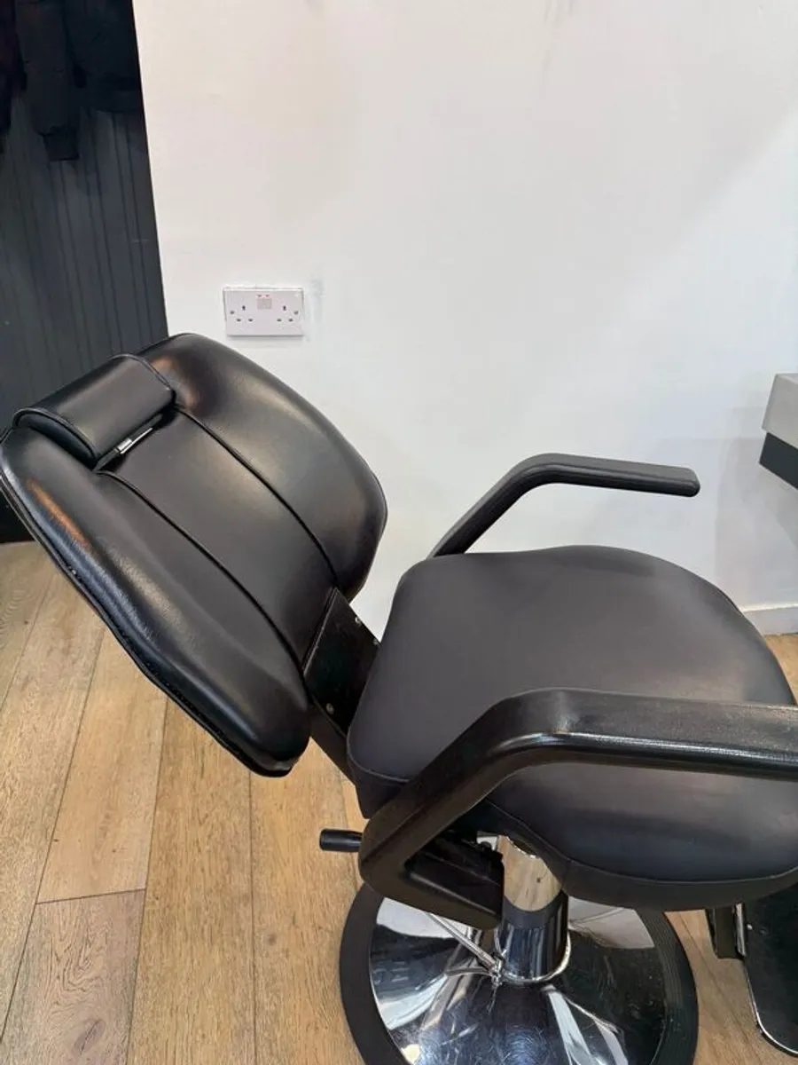 Barber chairs - Image 4