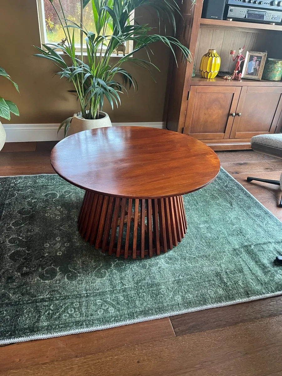 Round coffee table - Image 1