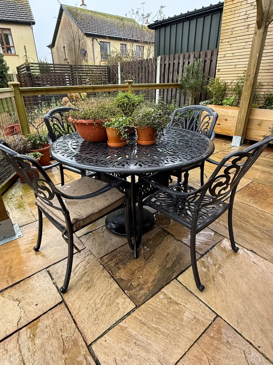 4 Seater Round Cast Aluminium Garden Set - Image 1