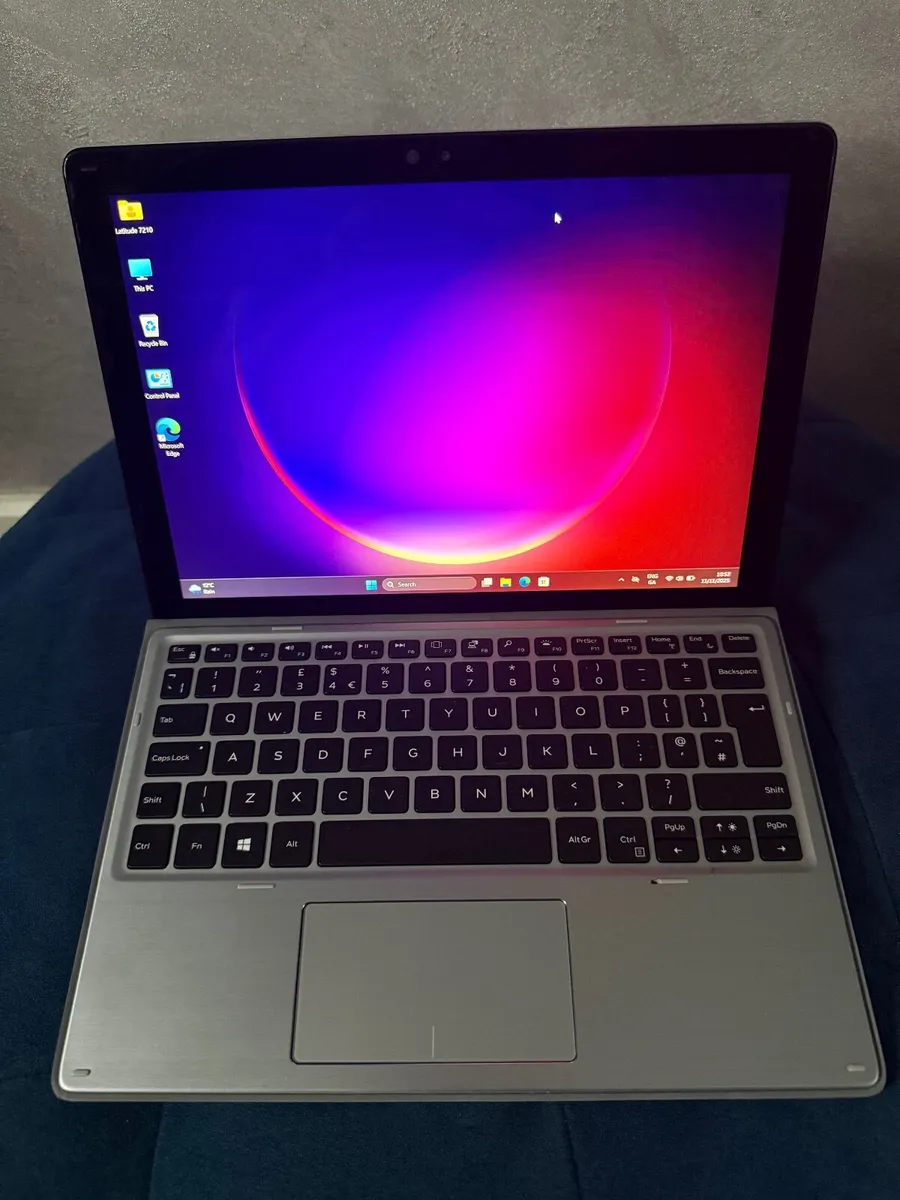 Dell Latitude 7210 2in1 Laptop i7/16GB/512SSD/FHD - Image 1