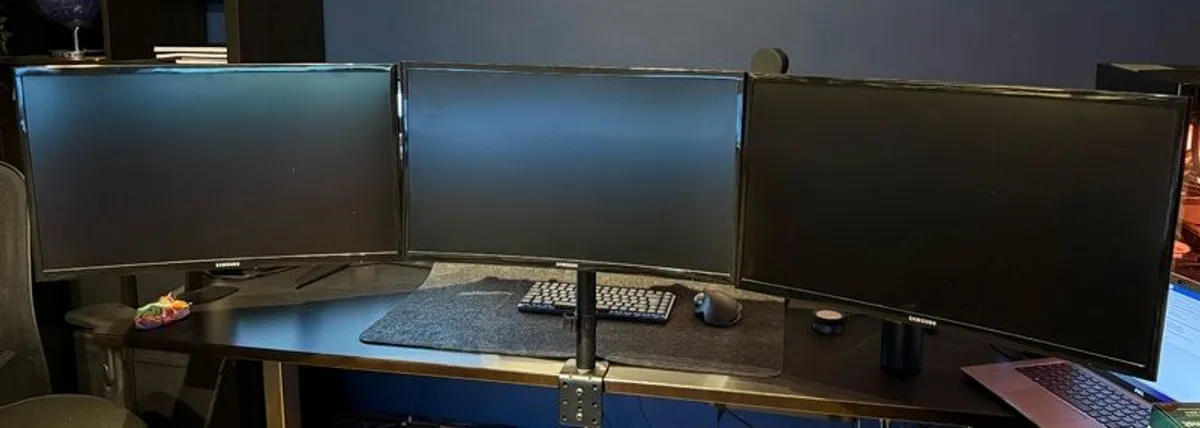 3 Samsung 24" Curved Monitors - Image 1