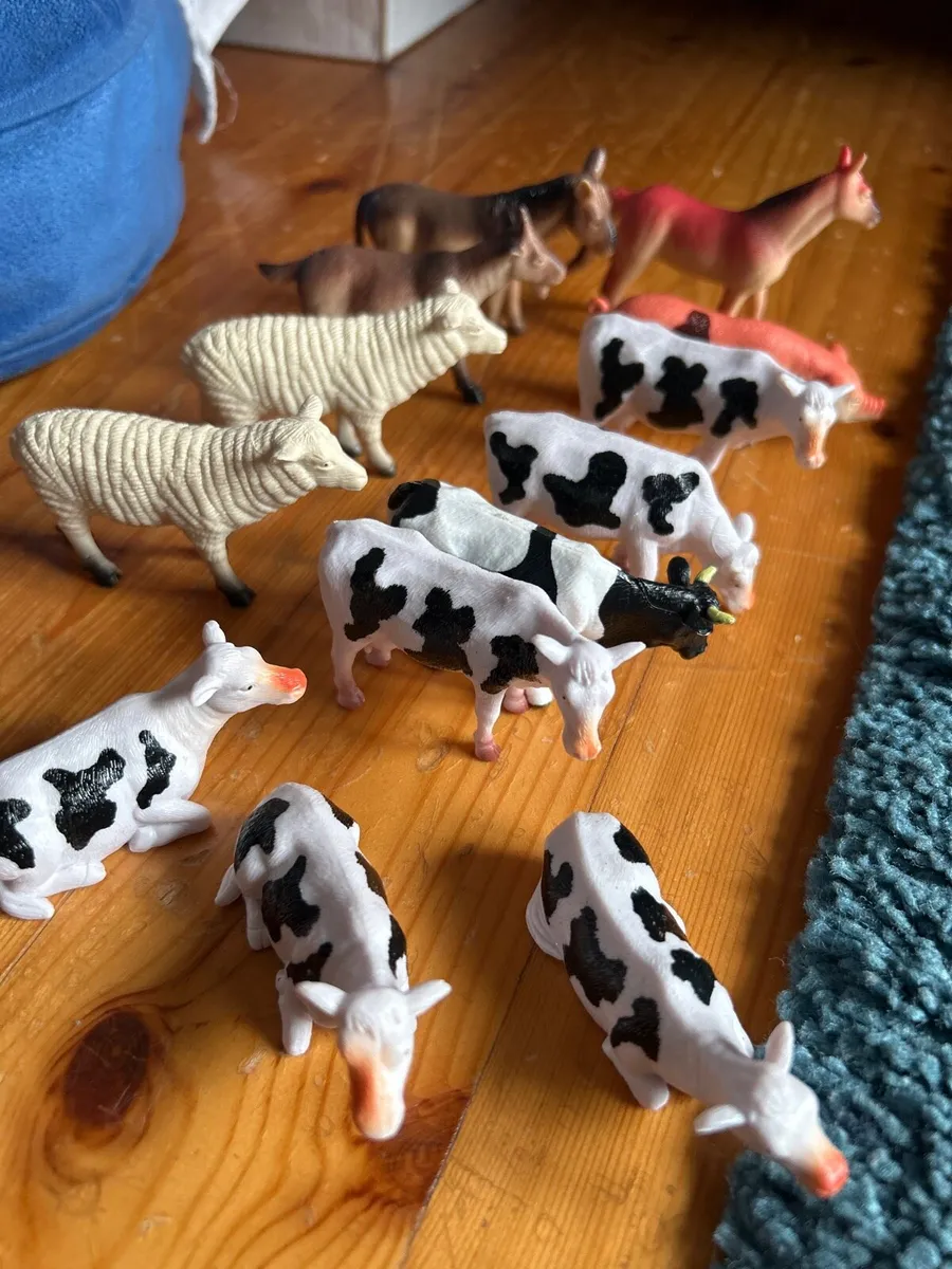 Plastic farm animals - Image 1