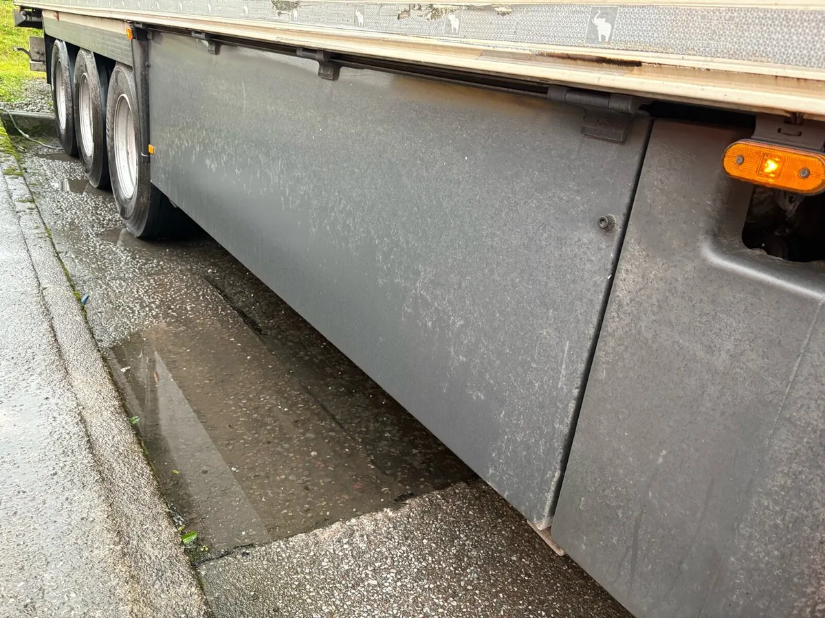 Schmitz Fridge - Image 2