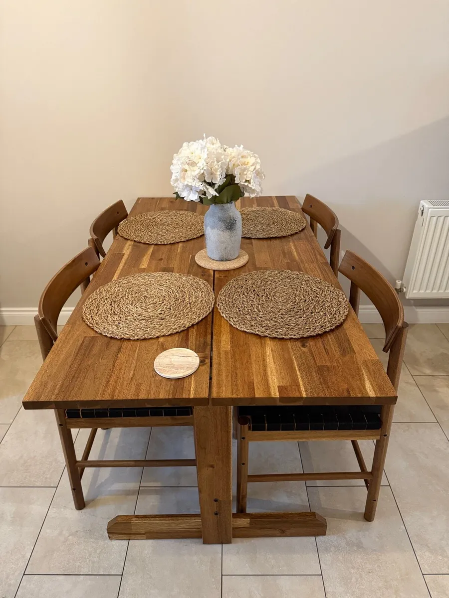Dining table and chairs - Image 1