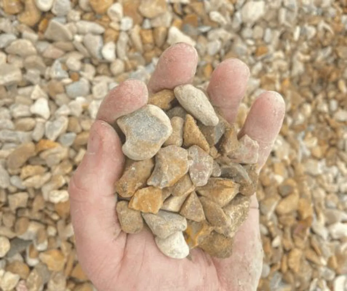 Decorative Gravel in a Bulk Bag Golden Flint 14mm - Image 2
