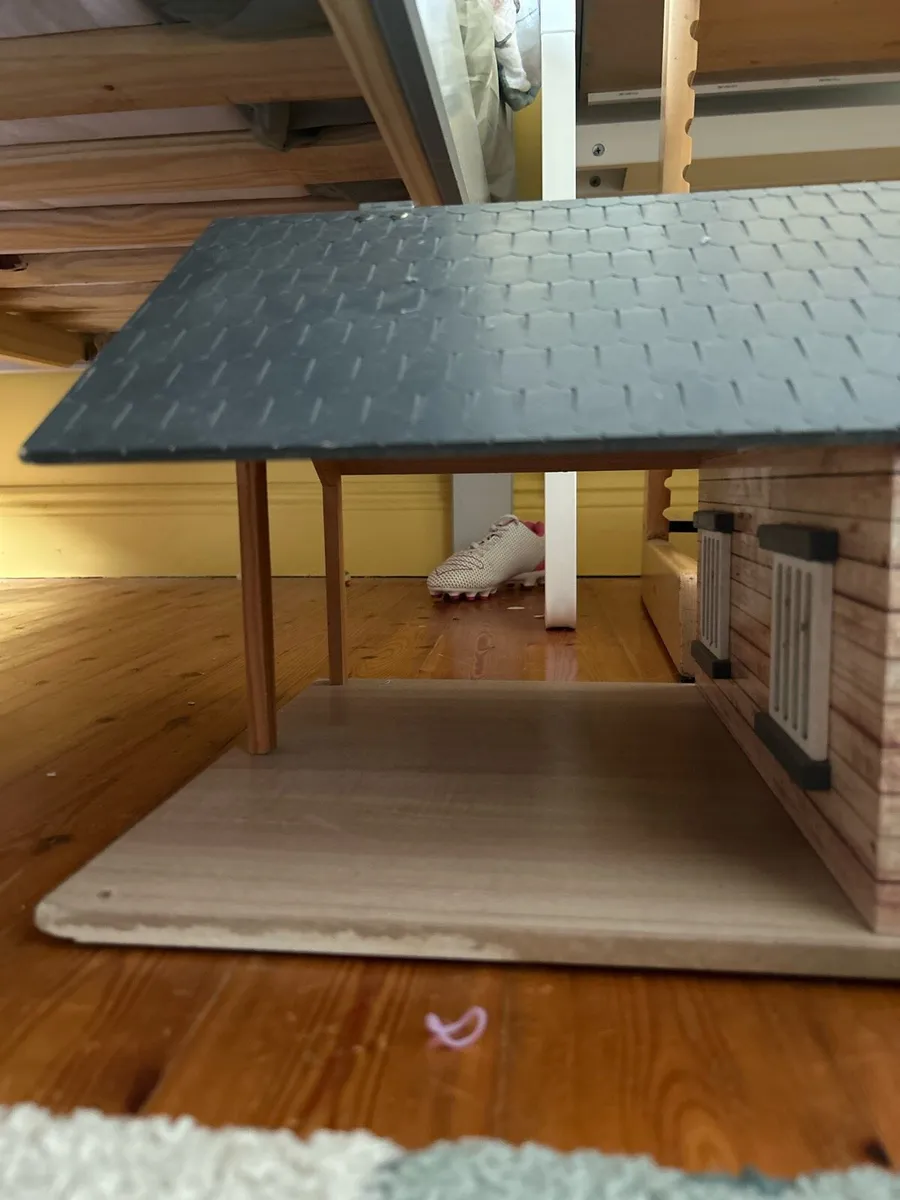 Wooden barn - Image 4