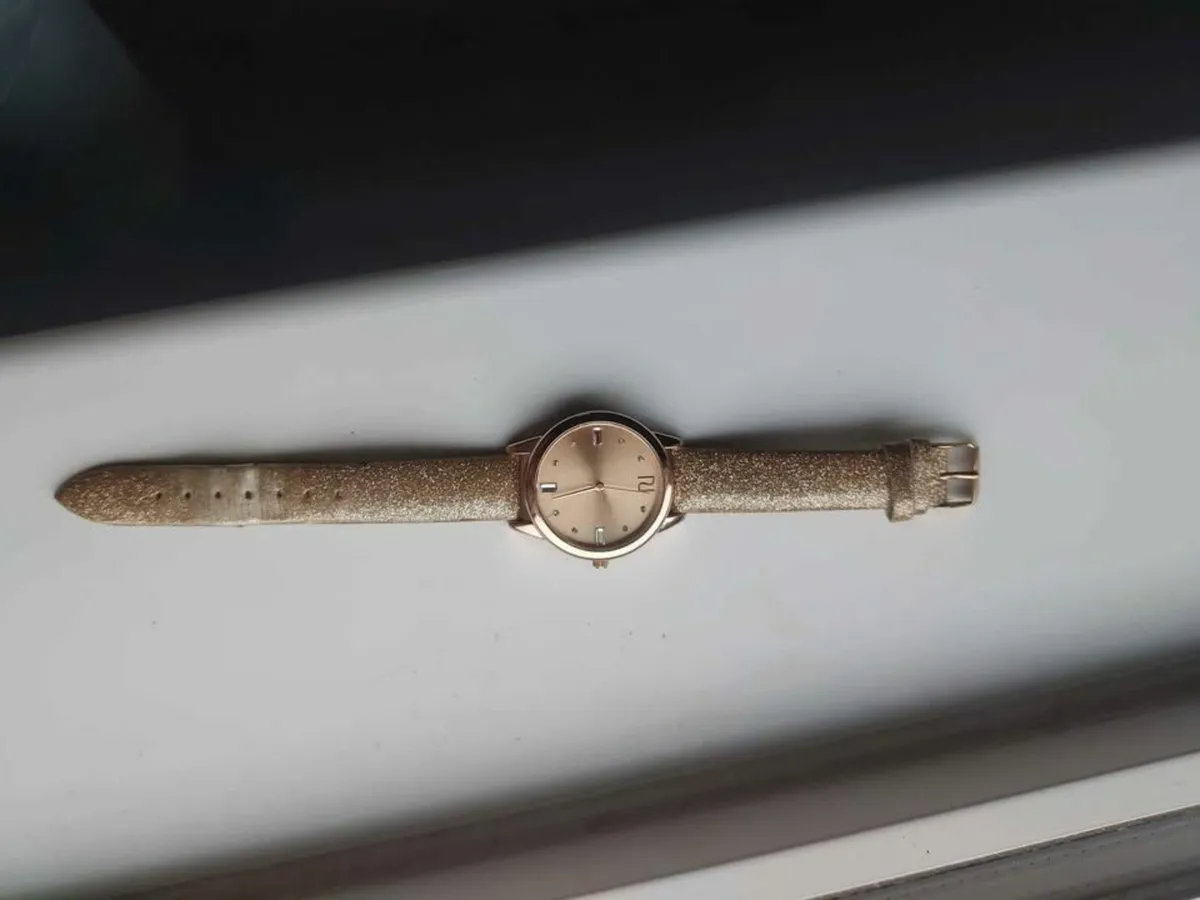 River Island  watch barely used - Image 2