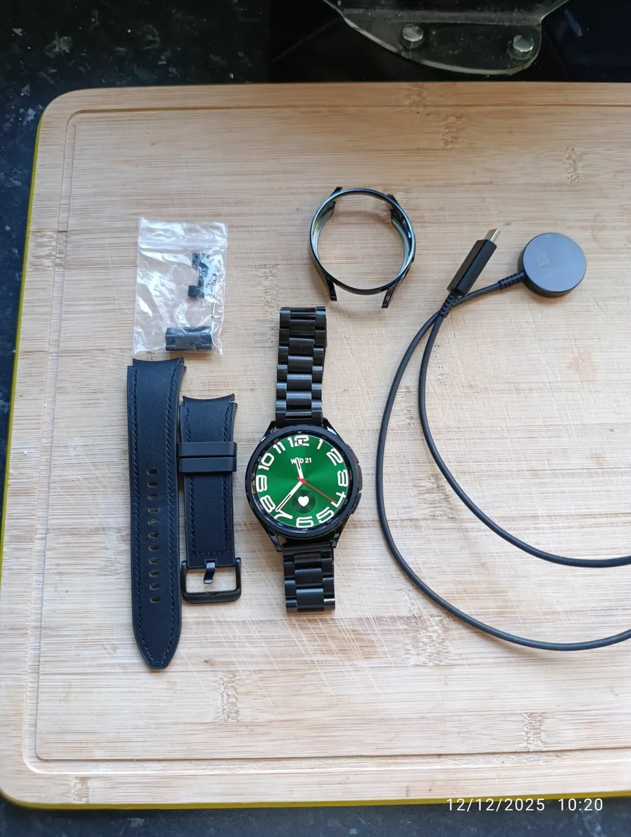 Samsung watch - Image 1