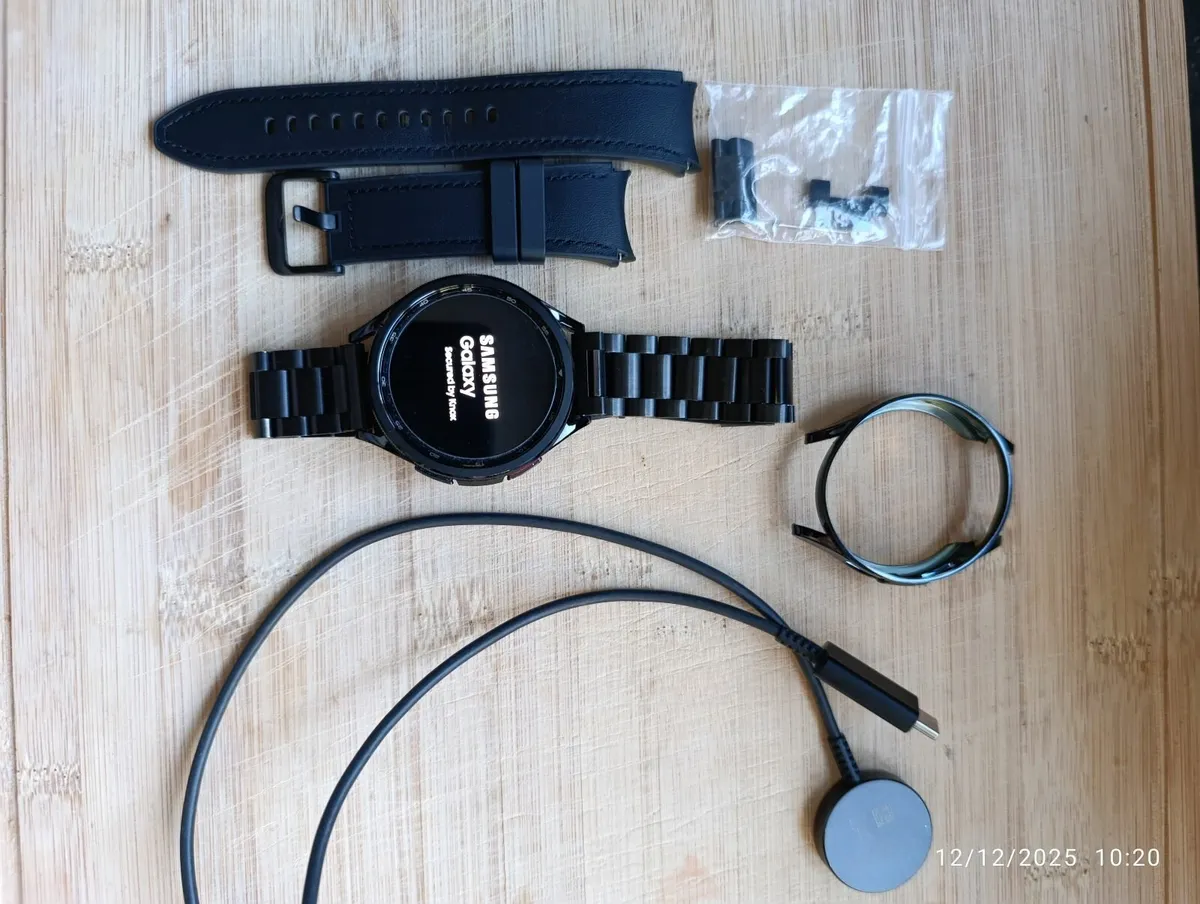 Samsung watch - Image 2