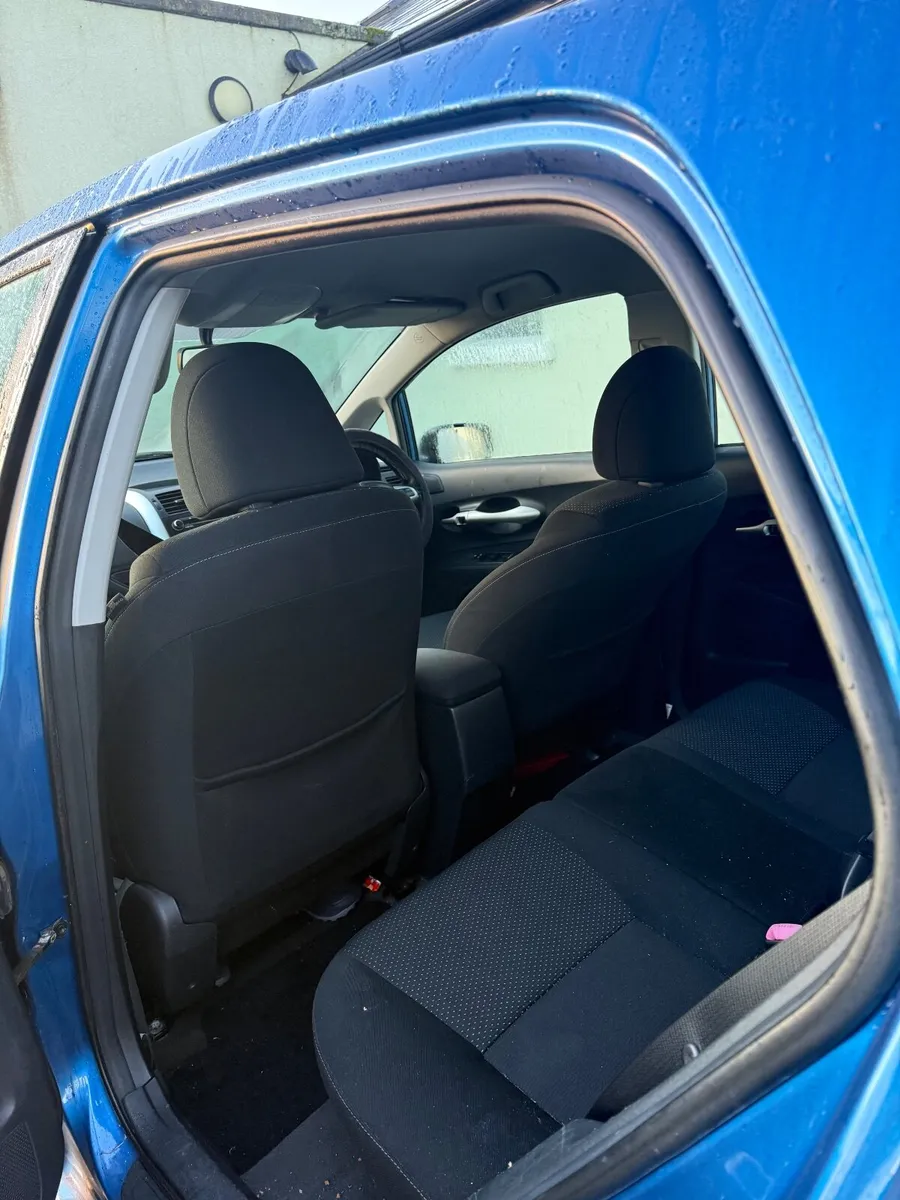 Toyota Auris 2011 **Low Mileage** - Image 4