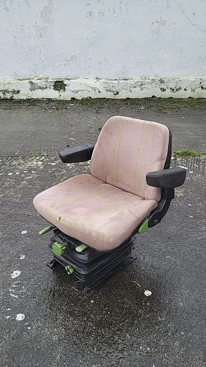 Tractor seat - Image 1