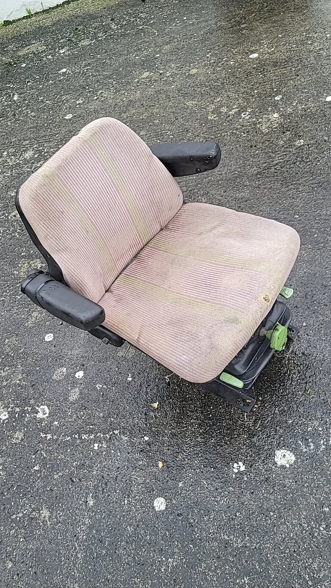Tractor seat - Image 2