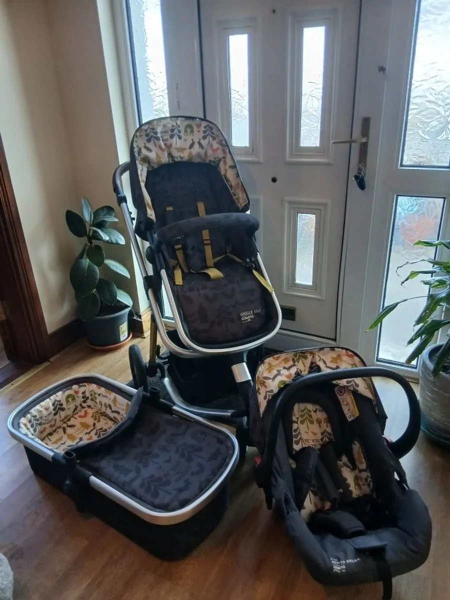 Cosatto Giggle 3 in 1 Travel System - Image 1