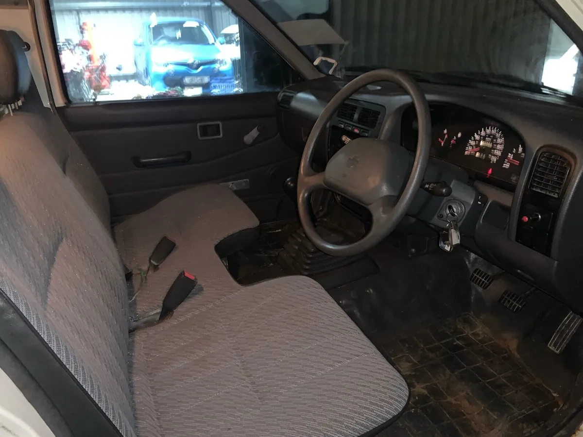 Nissan d21 with only 36600 miles - Image 4