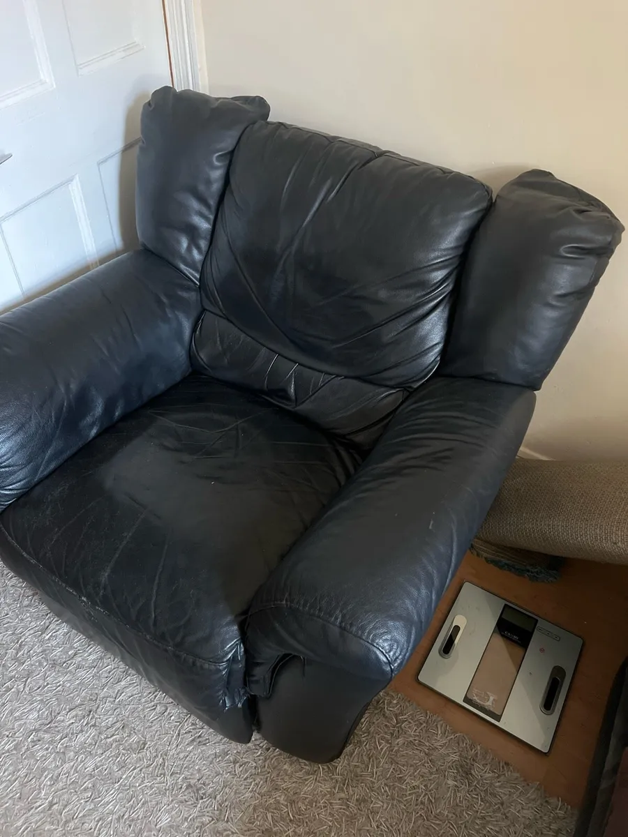 Black leather recliner chair - Image 1