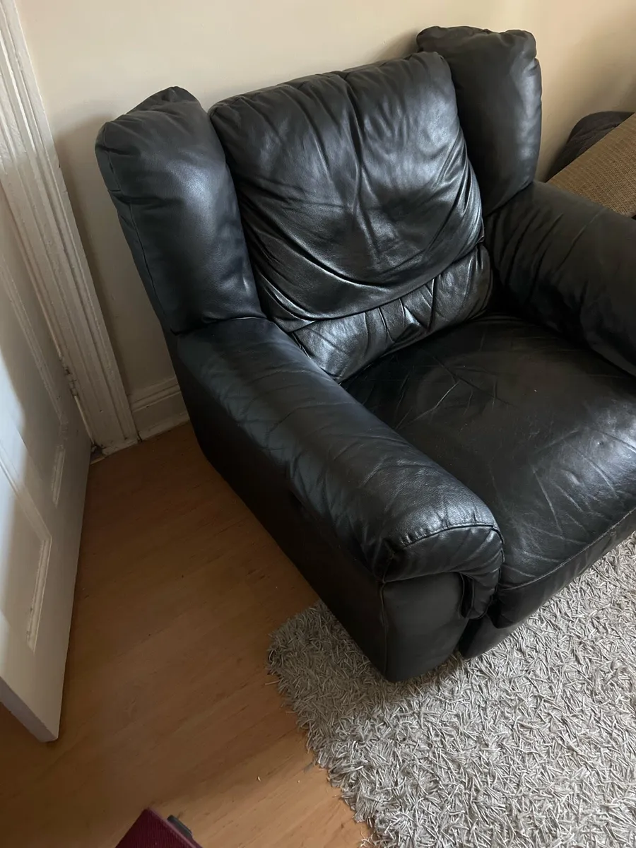 Black leather recliner chair - Image 2