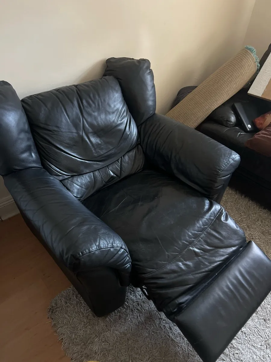 Black leather recliner chair - Image 3