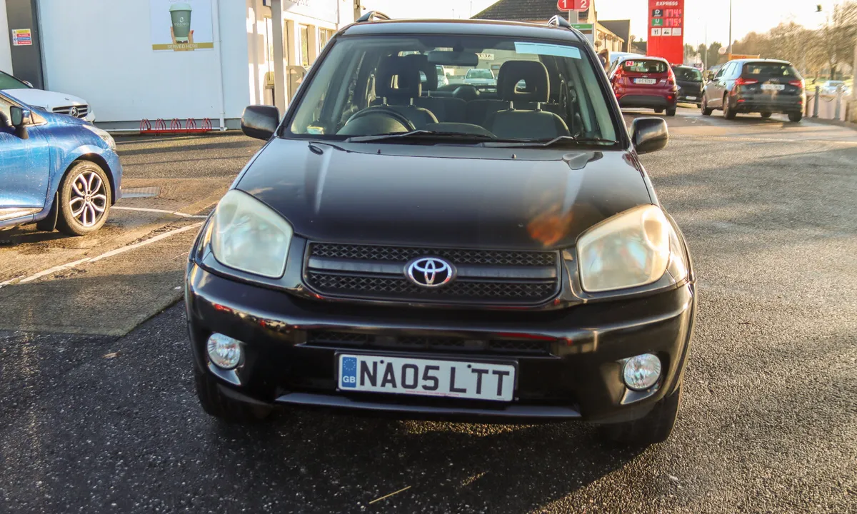 2005 Toyota RAV4 2.0SOL 4X4 AUTOMATIC Petrol - Image 2