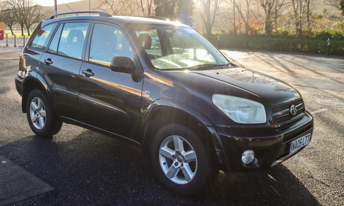 2005 Toyota RAV4 2.0SOL 4X4 AUTOMATIC Petrol - Image 1