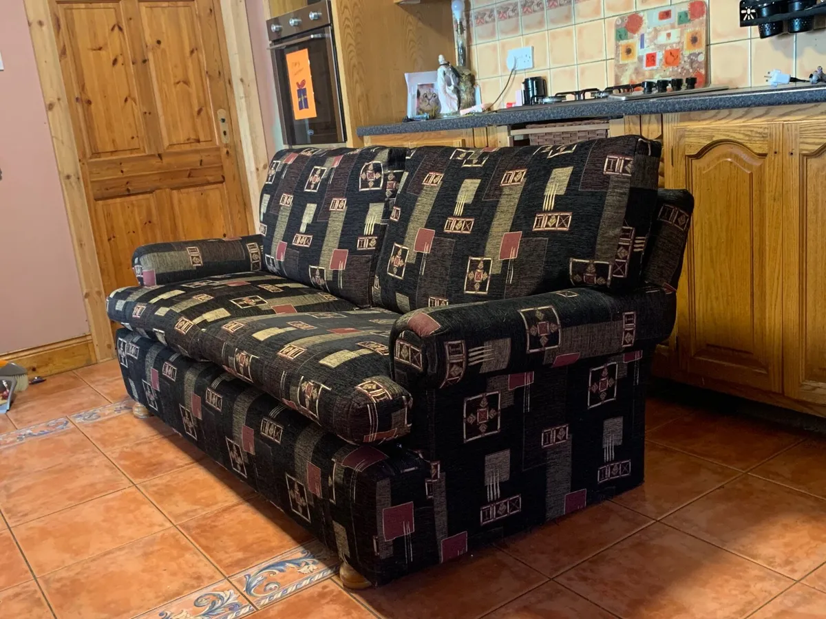 Table and couch - Image 3