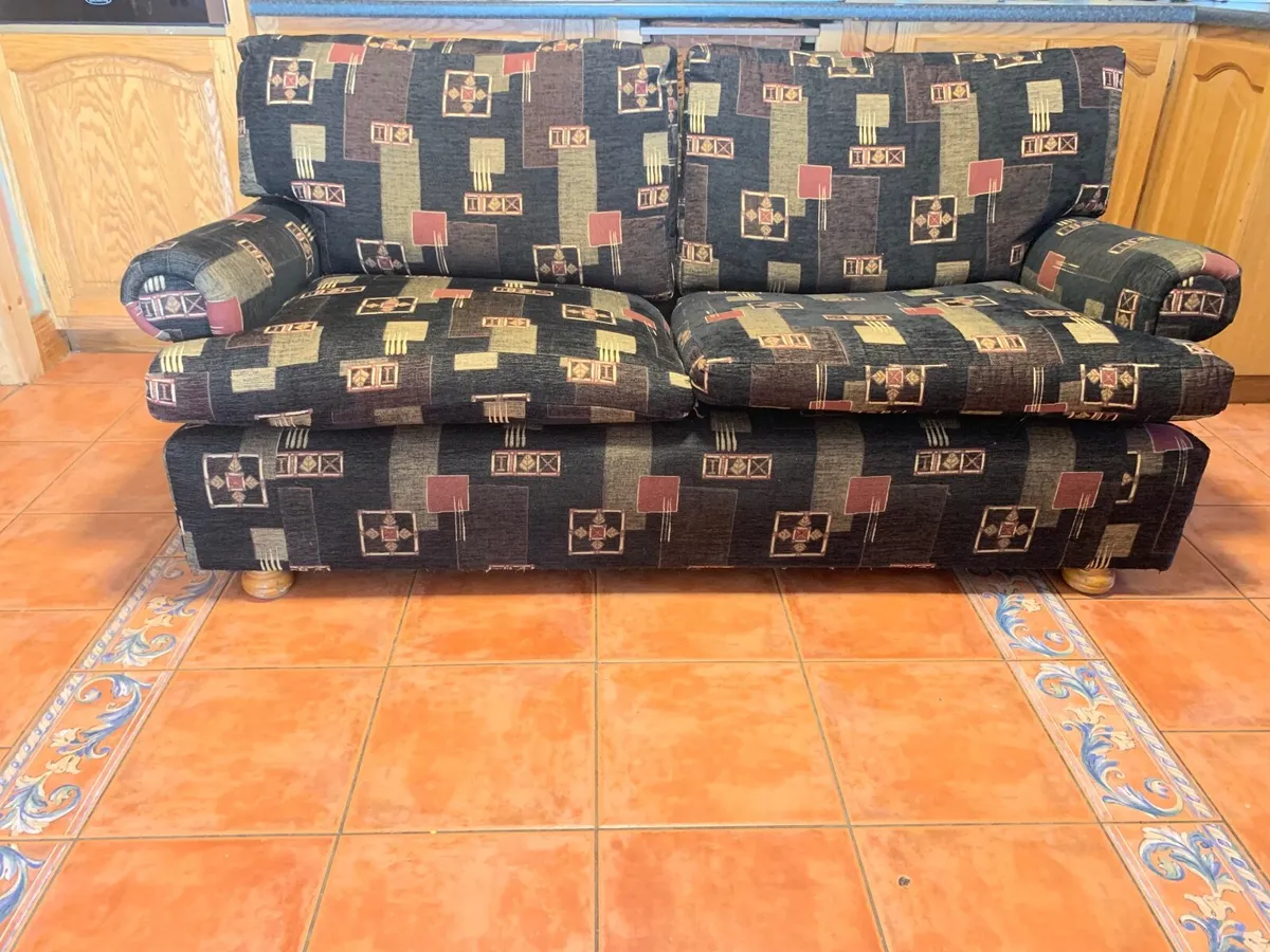 Table and couch - Image 4