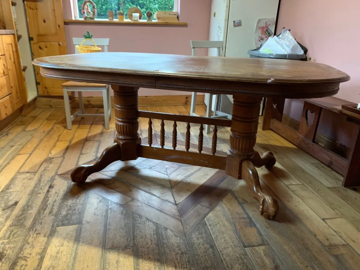 Table and couch - Image 2