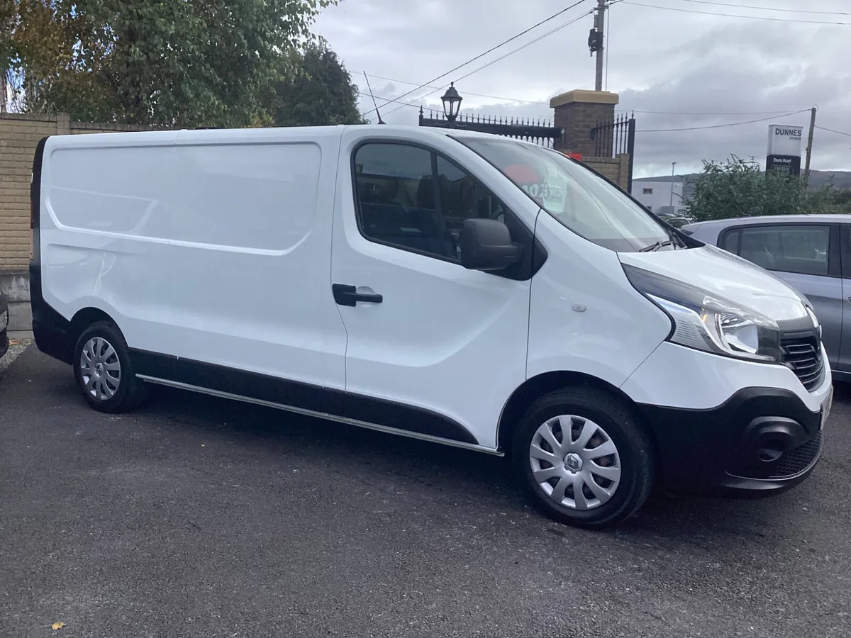 Renault Trafic ** SAT NAV - Image 3