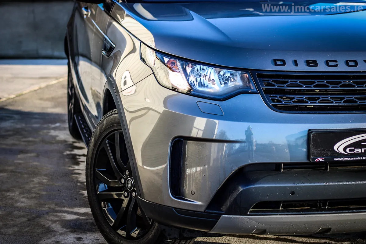 LOW MILES 2017 LAND ROVER DISCOVERY - Image 4