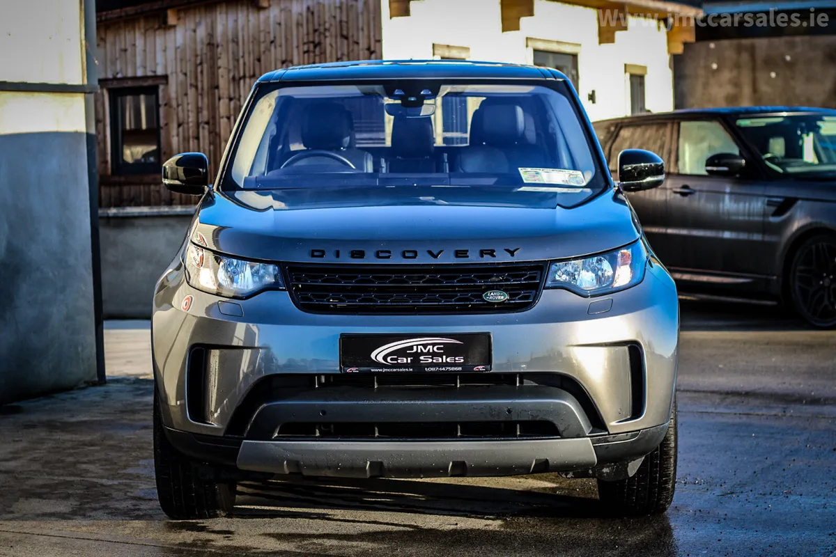 LOW MILES 2017 LAND ROVER DISCOVERY - Image 2