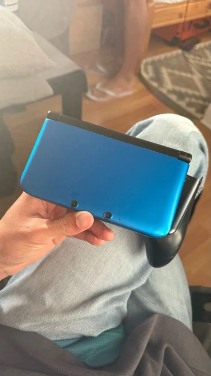 Nintendo 3DS XL - Image 1