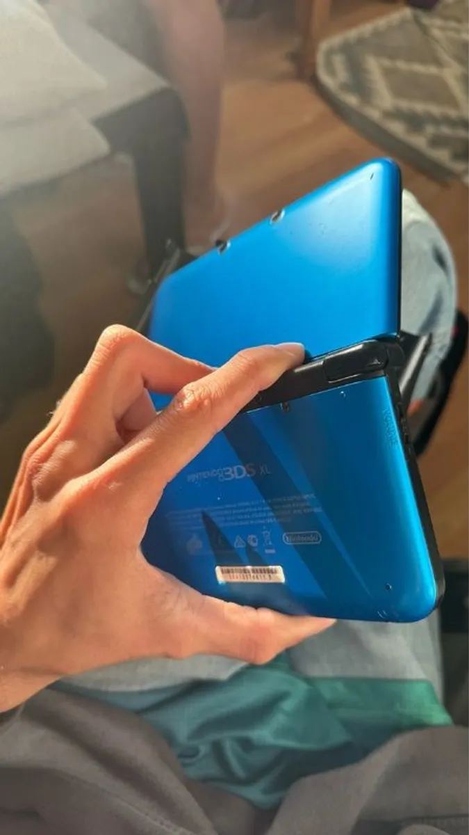 Nintendo 3DS XL - Image 3