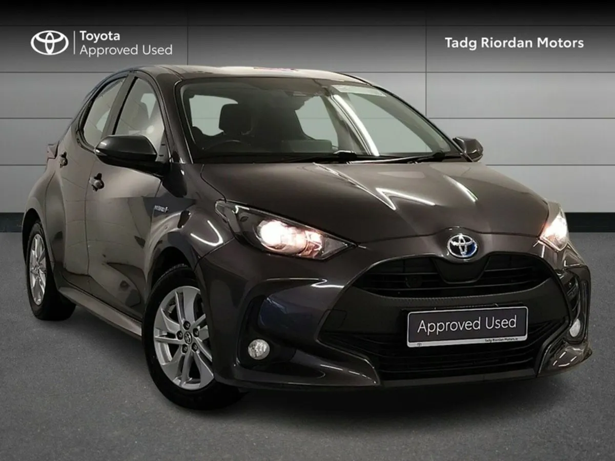 Toyota Yaris HYBRID LUNA - Image 1