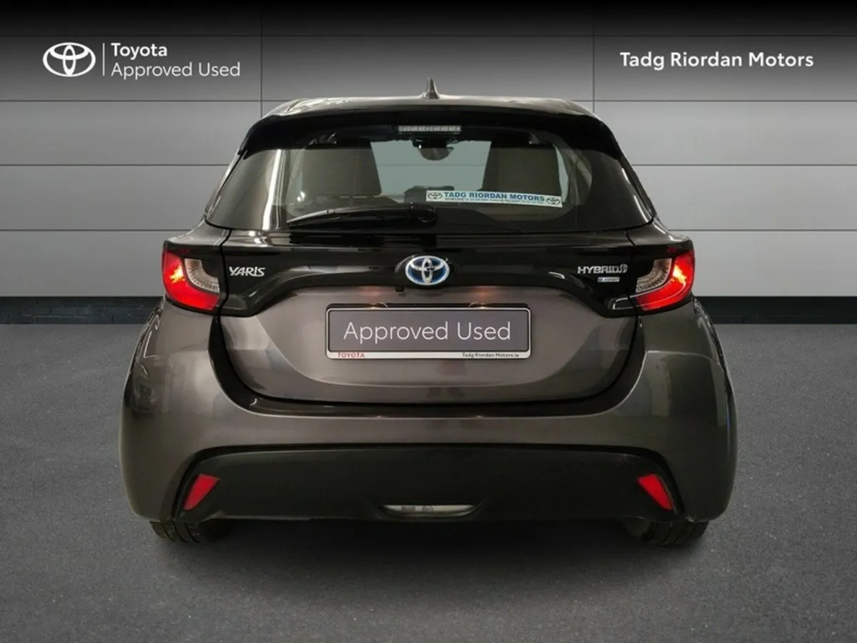 Toyota Yaris HYBRID LUNA - Image 4