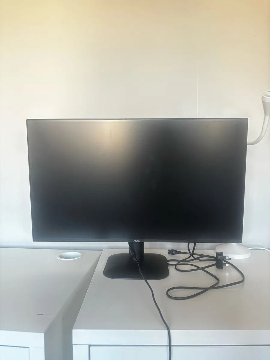24’ AOC gaming monitor Almost New - Image 1
