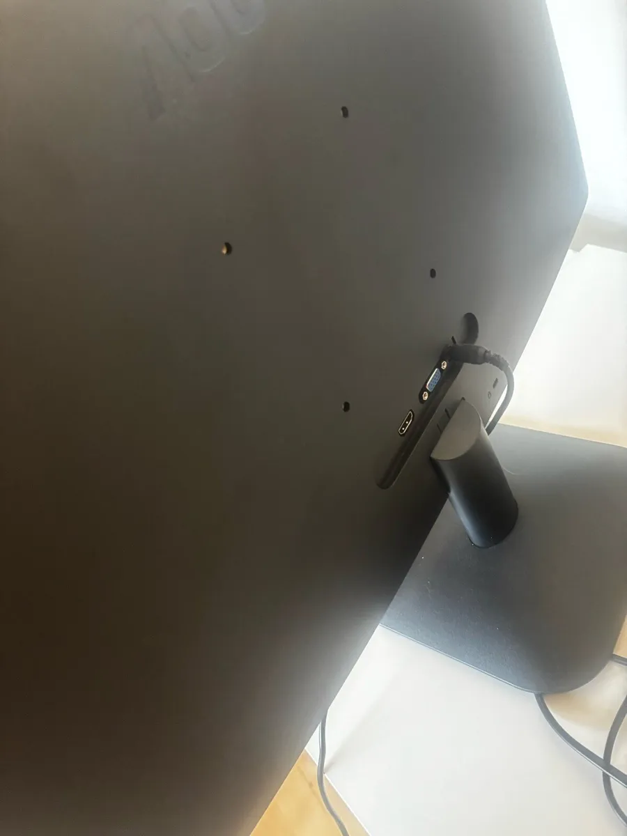 24’ AOC gaming monitor Almost New - Image 2