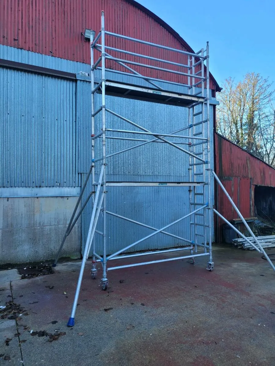 Aluminium scaffold tower, FREE DELIVERY - Image 1