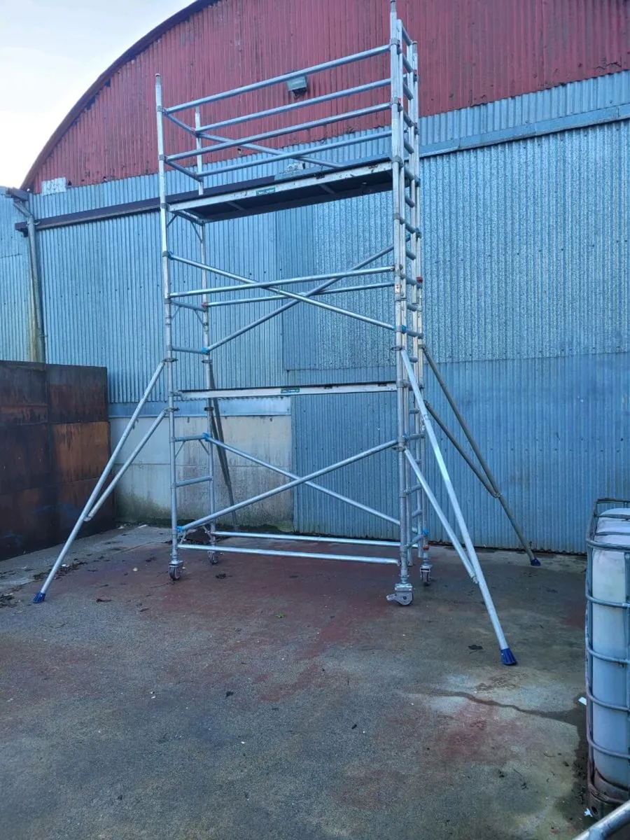 Aluminium scaffold tower, FREE DELIVERY - Image 3