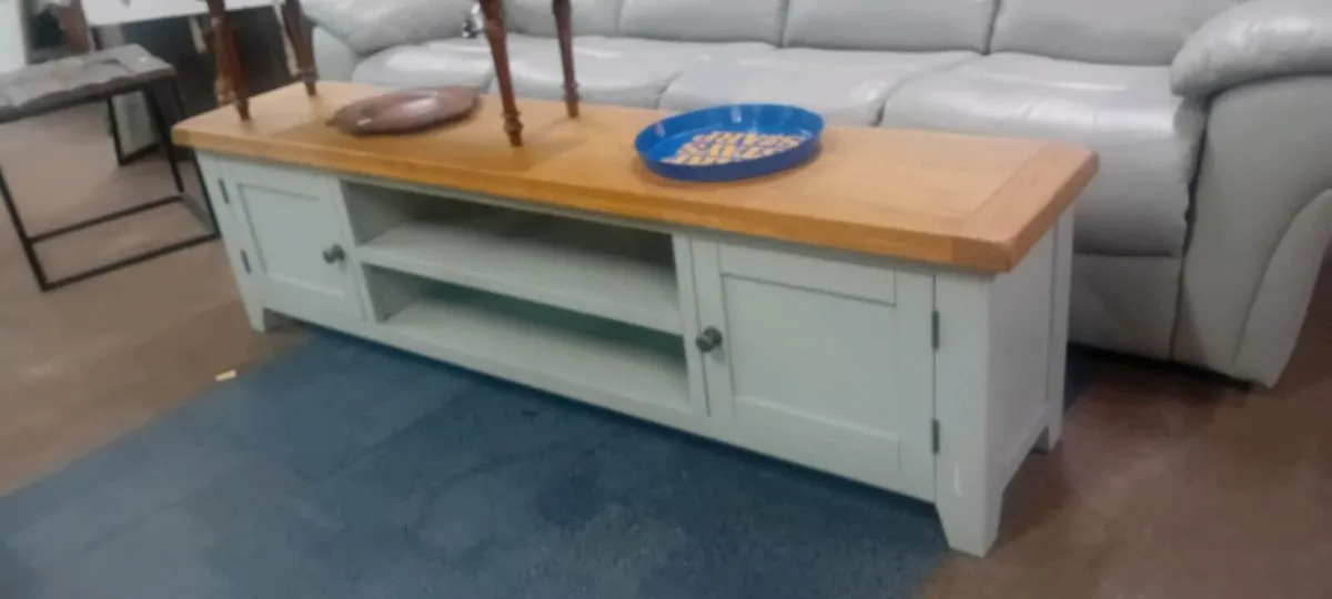 Modern Wood Topped 6ft Media Unit