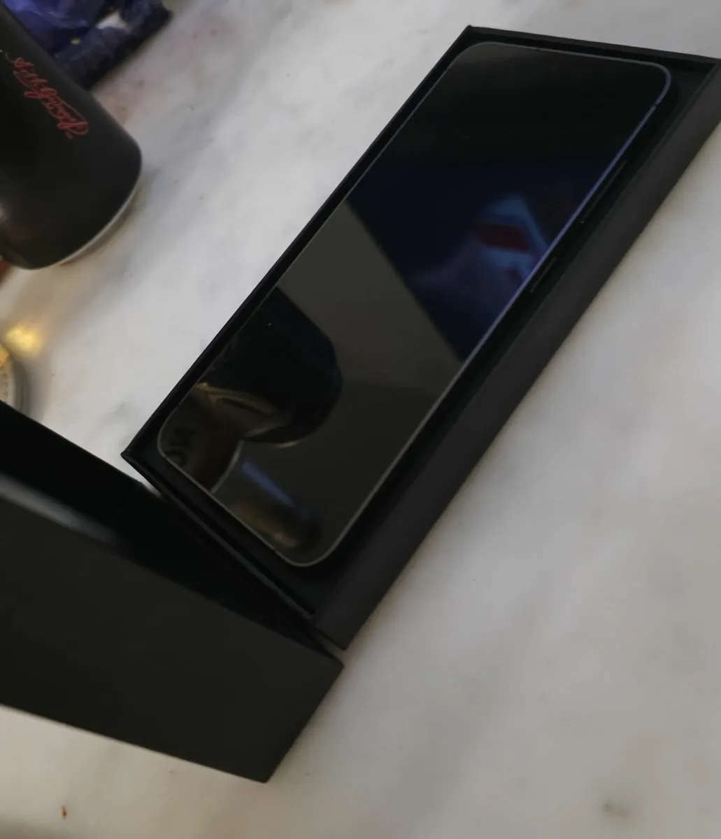 Samsung S24 - Image 1