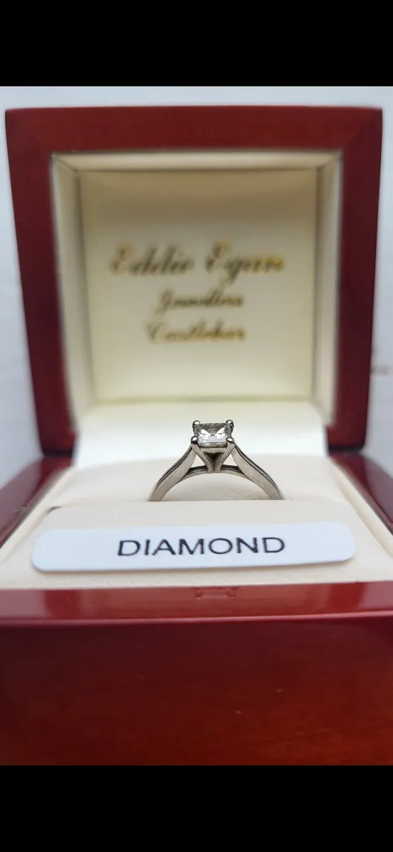Real diamond engagement ring - Image 2